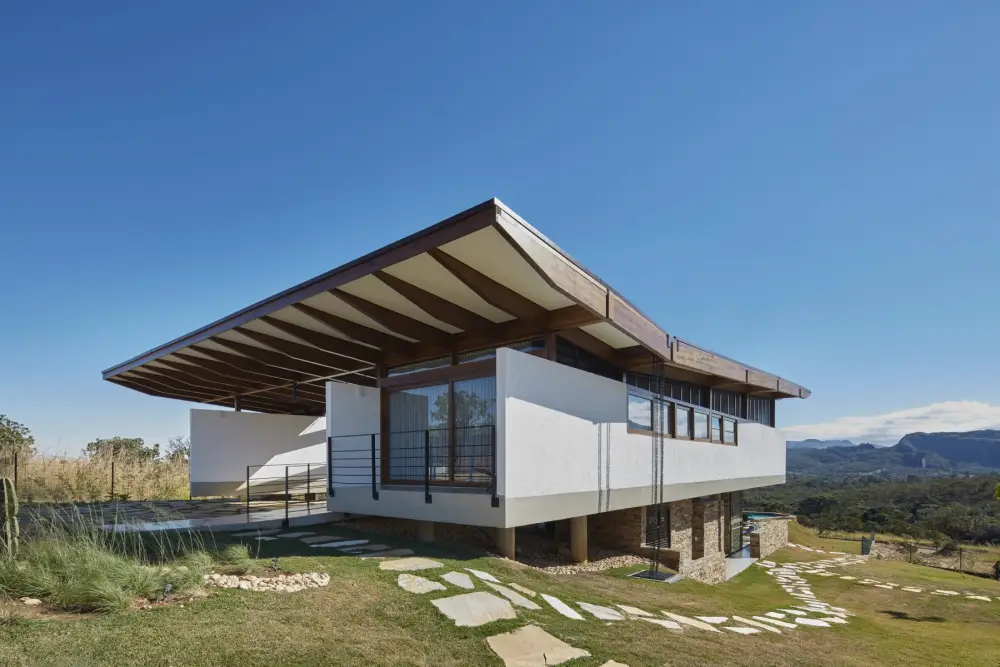 Volumetria externa de projeto em madeira laminada colada